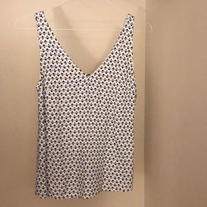 Patterned v-cut tank with open back